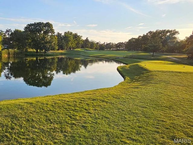 78 Meadowbrook Country Club Estate, Ballwin, MO 63011