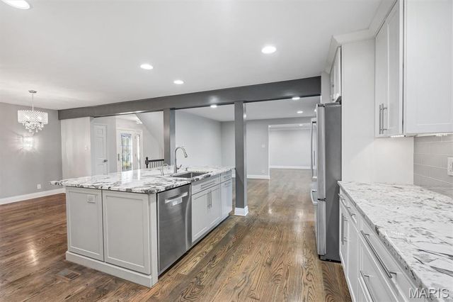 78 Meadowbrook Country Club Estate, Ballwin, MO 63011