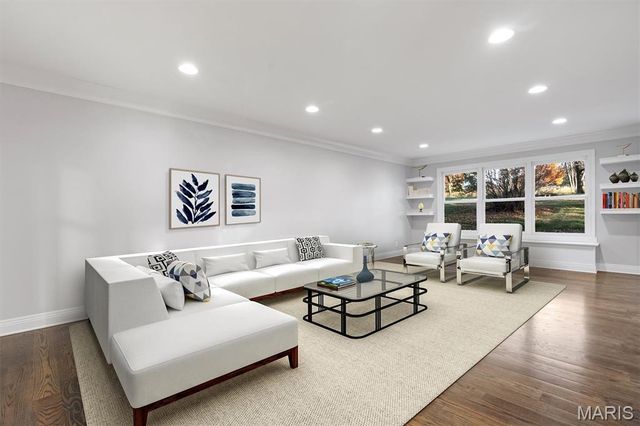 78 Meadowbrook Country Club Estate, Ballwin, MO 63011