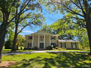 78 Meadowbrook Country Club Estate, Ballwin, MO 63011