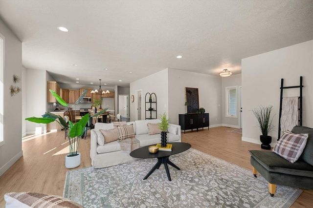 429 S Dover Rd, Spokane, WA 99202