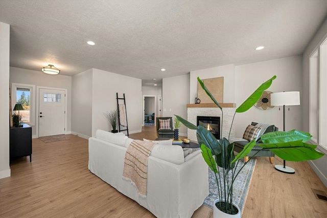 429 S Dover Rd, Spokane, WA 99202