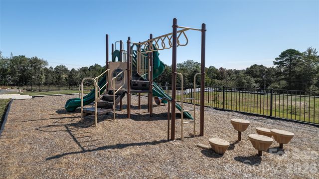 10105 Dancing Crane Way, Charlotte, NC 28215