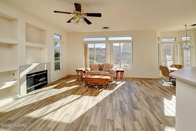 345 W Continental Vista Place, Green Valley, AZ 85614