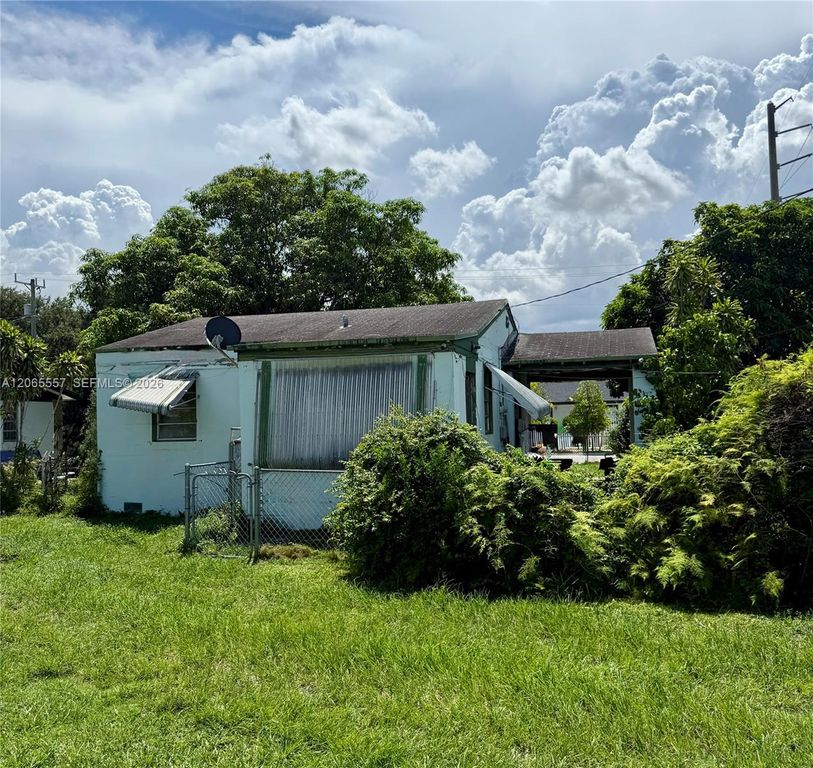 Image 4 of property listing at 6545 NW 6th Ave, Miami, FL 33150
