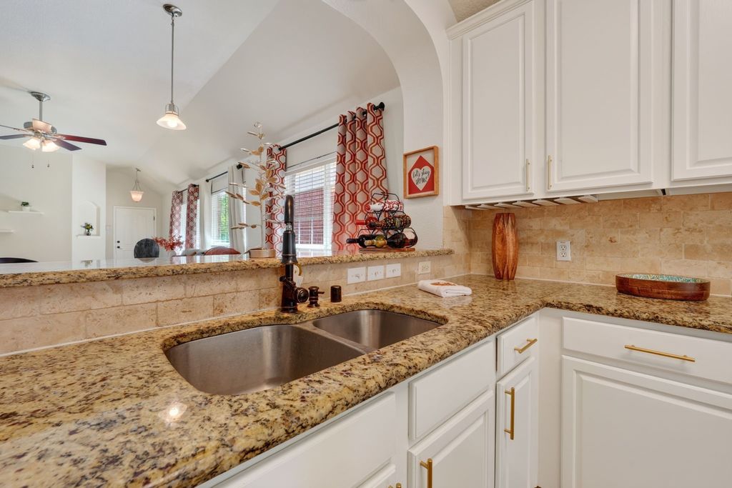 6105 Cheyenne Drive, The Colony, TX 75056 — photo 3