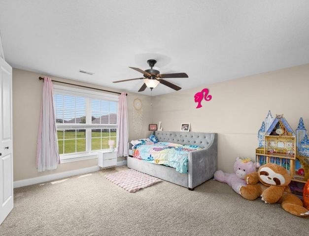 67 Cobblestone Lane, Le Claire, IA 52753