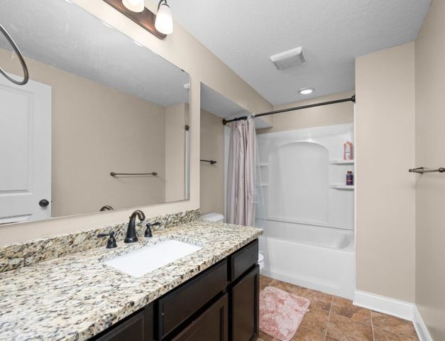 67 Cobblestone Lane, Le Claire, IA 52753