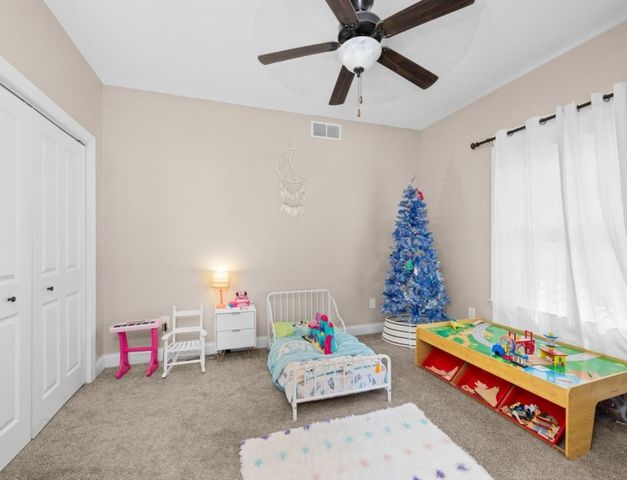 67 Cobblestone Lane, Le Claire, IA 52753