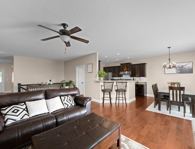 67 Cobblestone Lane, Le Claire, IA 52753