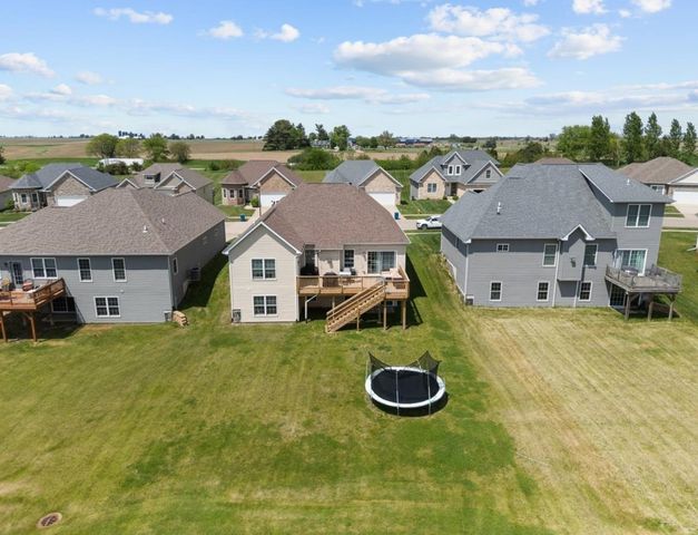 67 Cobblestone Lane, Le Claire, IA 52753