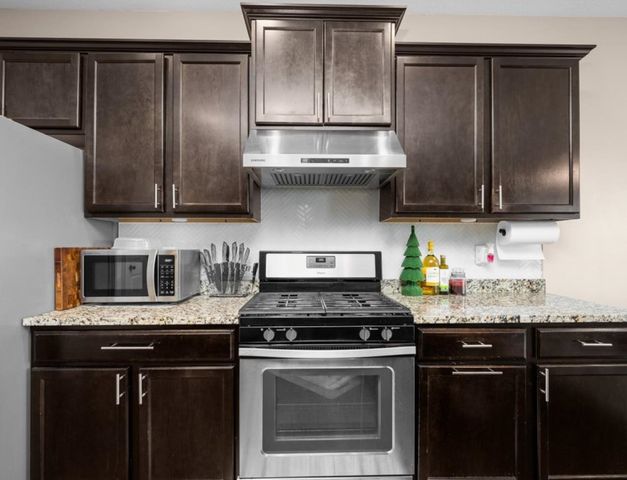 67 Cobblestone Lane, Le Claire, IA 52753