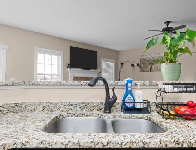 67 Cobblestone Lane, Le Claire, IA 52753