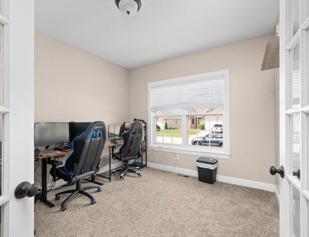 67 Cobblestone Lane, Le Claire, IA 52753