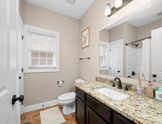 67 Cobblestone Lane, Le Claire, IA 52753