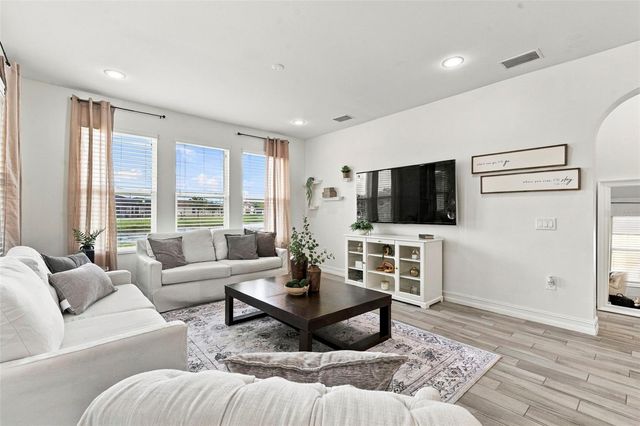 28907 REVARO LANE, Wesley Chapel, FL 33543