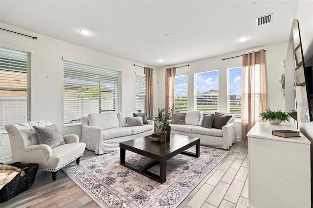28907 REVARO LANE, Wesley Chapel, FL 33543