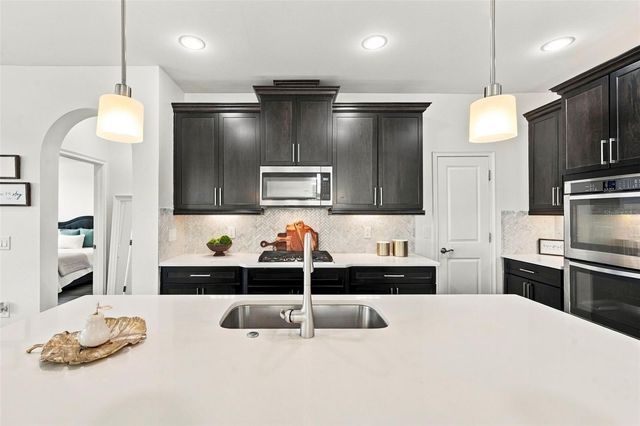 28907 REVARO LANE, Wesley Chapel, FL 33543