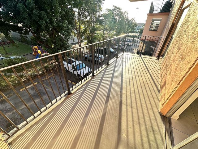 1990 W 56th St 1203, Hialeah, FL 33012