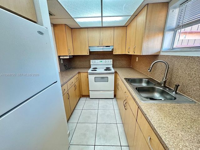 1990 W 56th St 1203, Hialeah, FL 33012