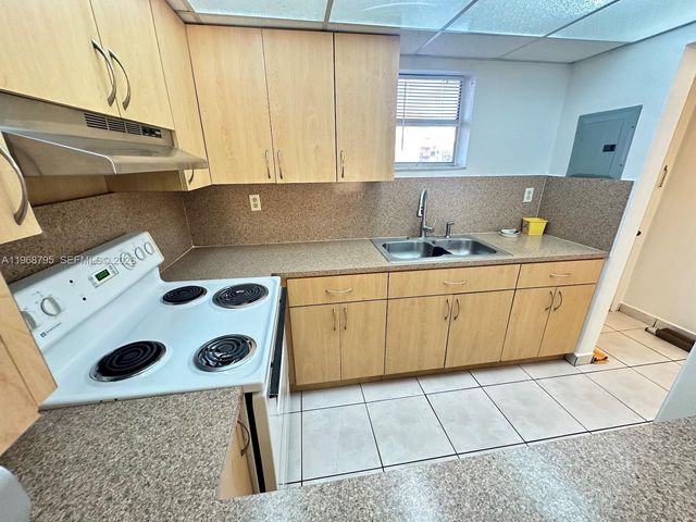 1990 W 56th St 1203, Hialeah, FL 33012