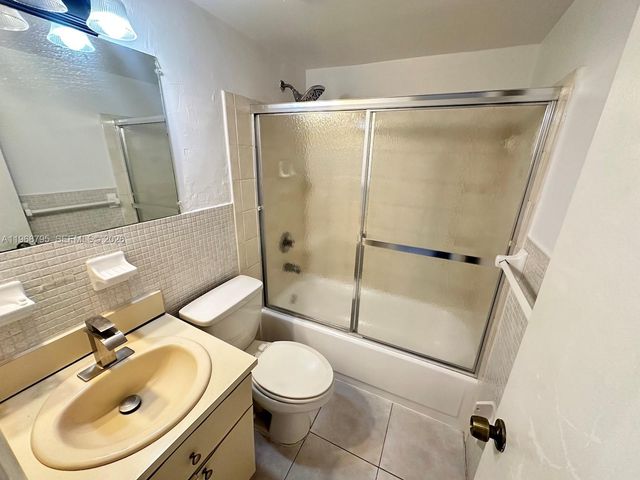 1990 W 56th St 1203, Hialeah, FL 33012