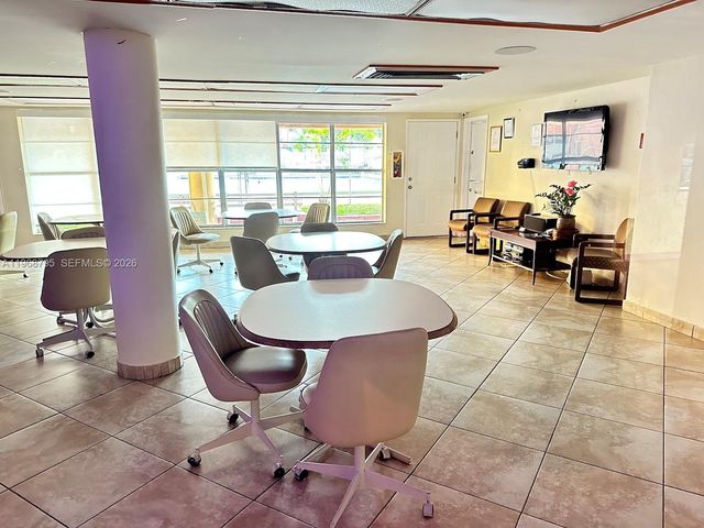 1990 W 56th St 1203, Hialeah, FL 33012