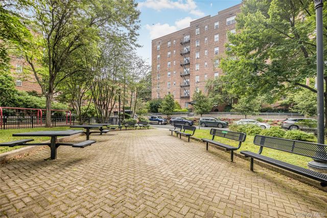 1 Vincent Road 1G, Bronxville, NY 10708