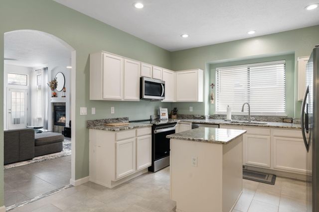 2115 Black Willow Drive NE, Albuquerque, NM 87122