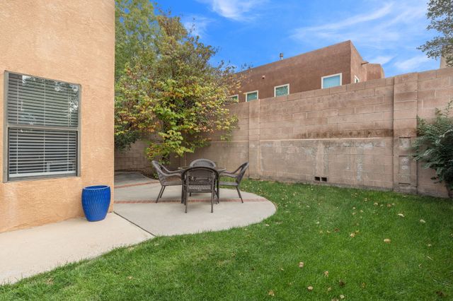 2115 Black Willow Drive NE, Albuquerque, NM 87122