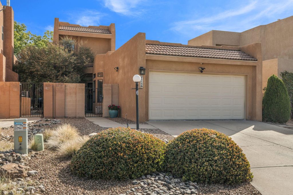 2115 Black Willow Drive NE, Albuquerque, NM 87122