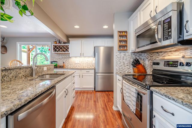 647 NE Autumn Ridge Dr, Mcminnville, OR 97128