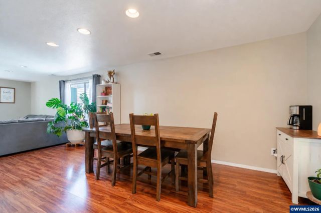 647 NE Autumn Ridge Dr, Mcminnville, OR 97128