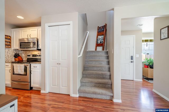 647 NE Autumn Ridge Dr, Mcminnville, OR 97128