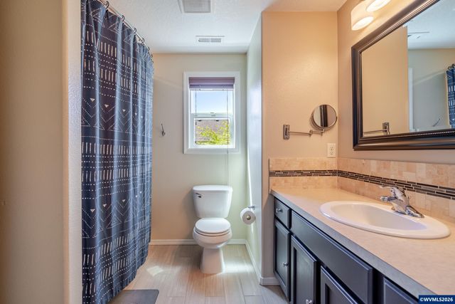 647 NE Autumn Ridge Dr, Mcminnville, OR 97128