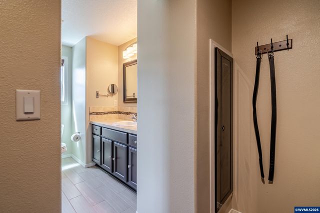 647 NE Autumn Ridge Dr, Mcminnville, OR 97128