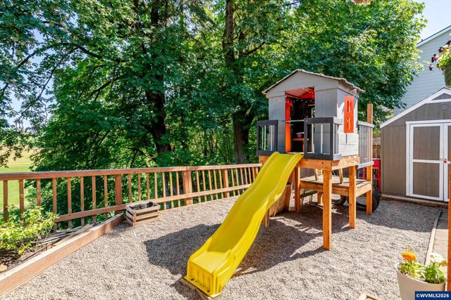 647 NE Autumn Ridge Dr, Mcminnville, OR 97128