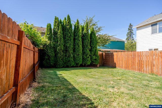 647 NE Autumn Ridge Dr, Mcminnville, OR 97128