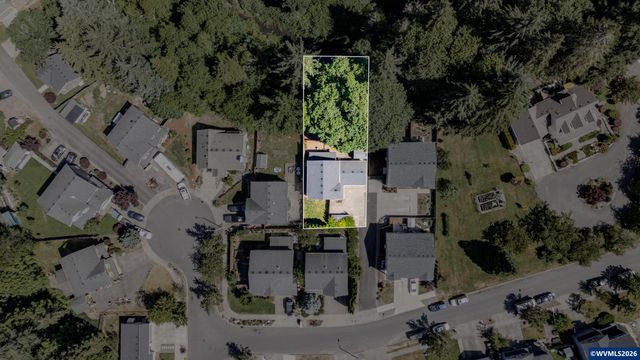 647 NE Autumn Ridge Dr, Mcminnville, OR 97128