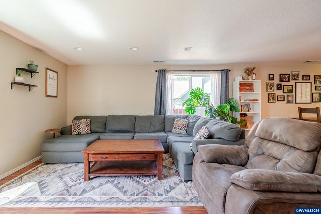 647 NE Autumn Ridge Dr, Mcminnville, OR 97128