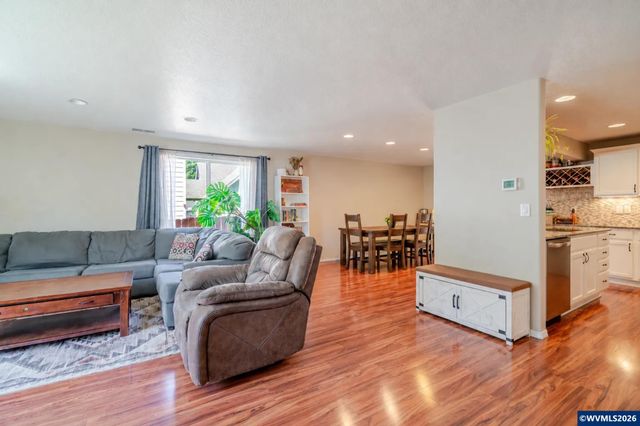 647 NE Autumn Ridge Dr, Mcminnville, OR 97128