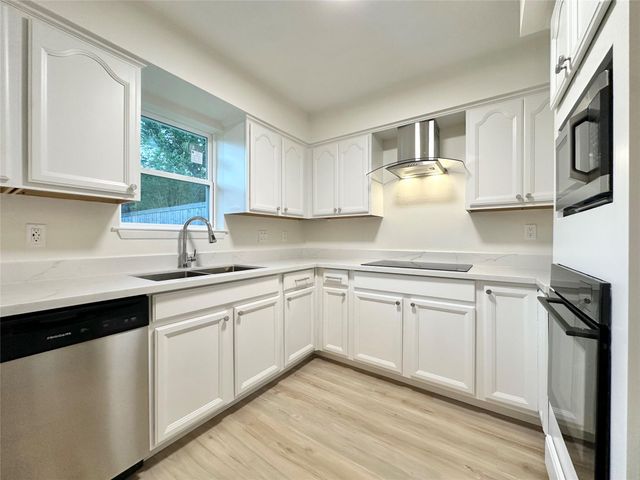 9539 Beverlyhill Street, Houston, TX 77063