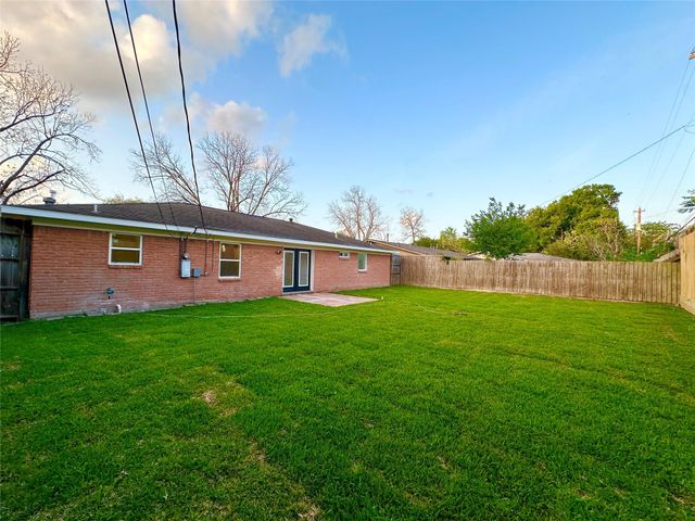 9539 Beverlyhill Street, Houston, TX 77063