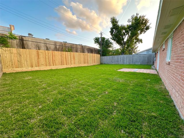 9539 Beverlyhill Street, Houston, TX 77063