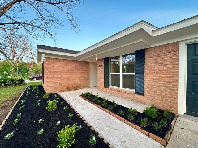 9539 Beverlyhill Street, Houston, TX 77063