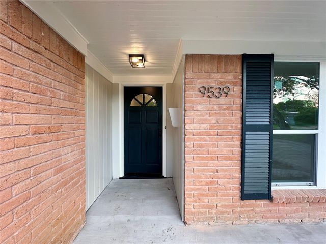 9539 Beverlyhill Street, Houston, TX 77063