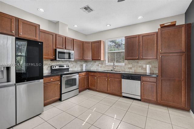 4182 Cascada Cir, Cooper City, FL 33024