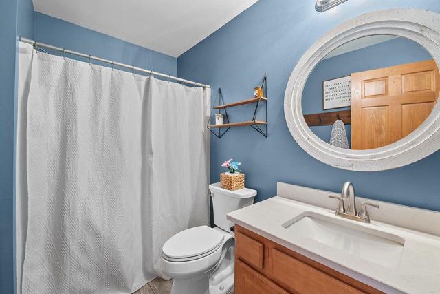 230 Thurow DRIVE, Oconomowoc, WI 53066