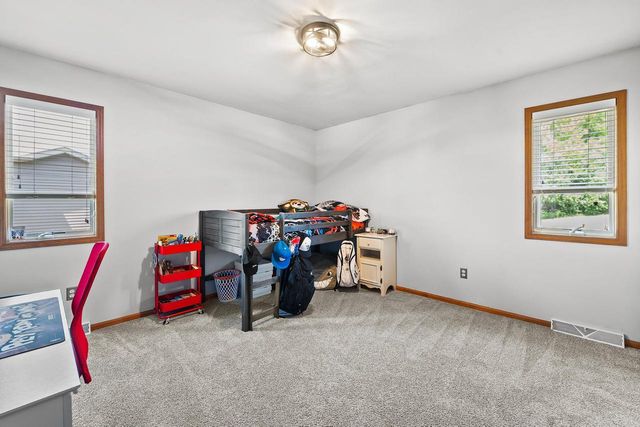 230 Thurow DRIVE, Oconomowoc, WI 53066