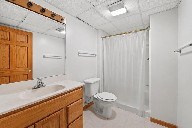 230 Thurow DRIVE, Oconomowoc, WI 53066